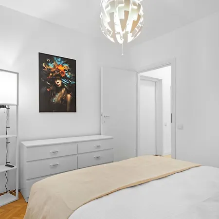 New Luxurious With Park View