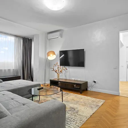 New Luxurious With Park View Apartment Bucharest