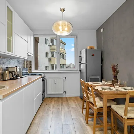 New Luxurious With Park View Apartment *