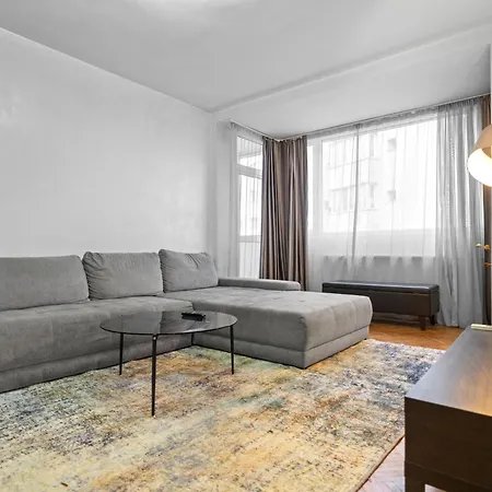 New Luxurious With Park View Apartment Bucharest