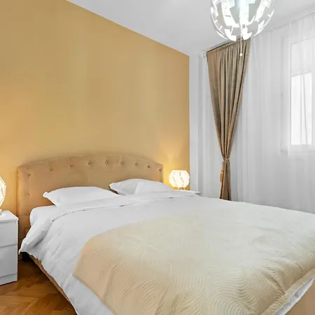 New Luxurious With Park View Bucharest