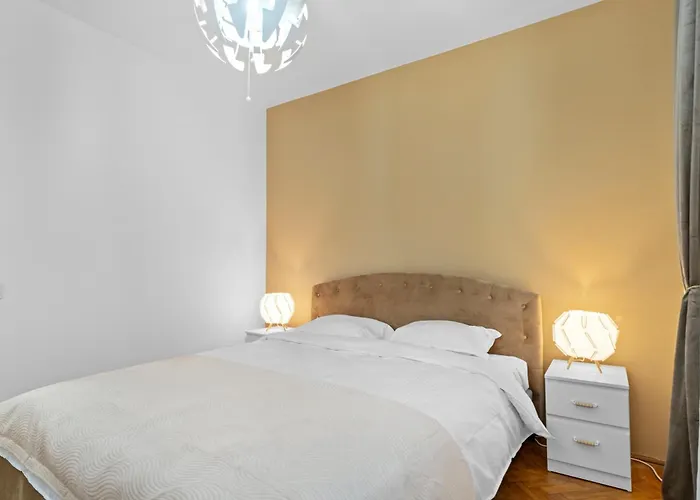 New Luxurious With Park View Daire Bükreş