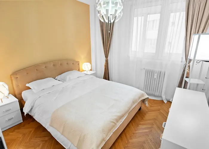 New Luxurious With Park View Bükreş