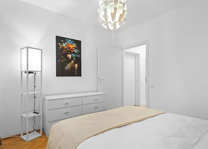 New Luxurious With Park View