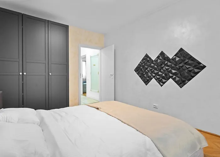 New Luxurious With Park View Apartament