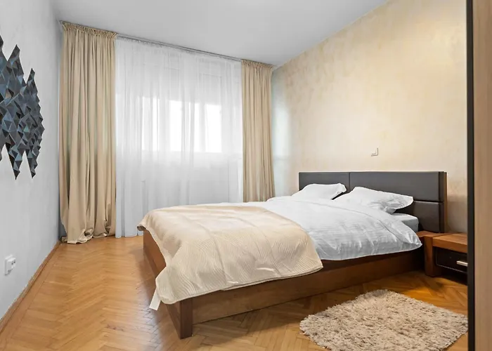 New Luxurious With Park View