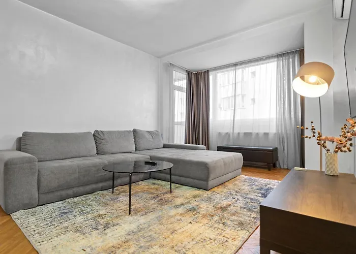 New Luxurious With Park View Apartament Bukareszt