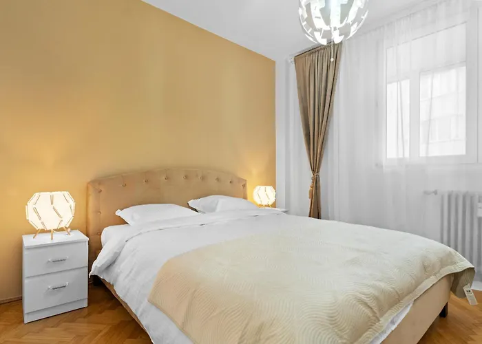 New Luxurious With Park View Bükreş