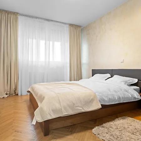 New Luxurious With Park View