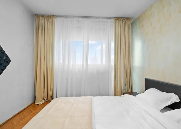 Apartment New Luxurious With Park View Bucharest