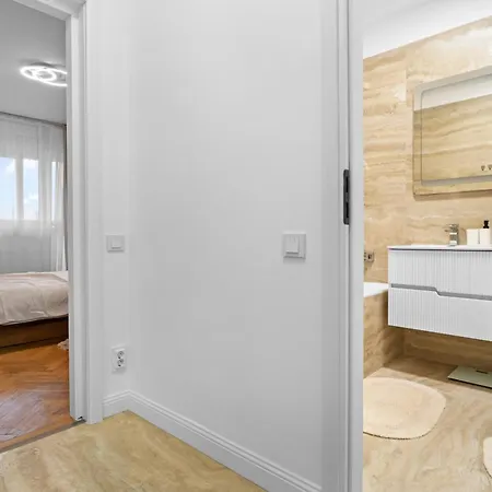 New Luxurious With Park View